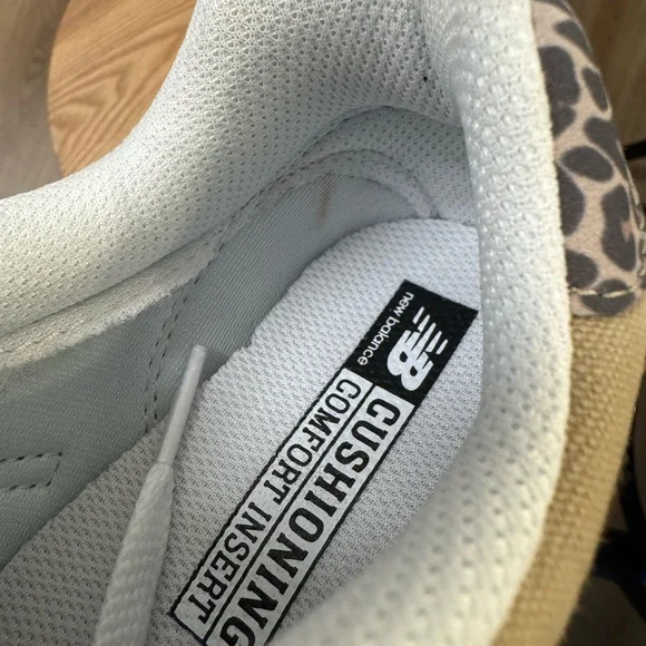 New Balance 515 Tan and White Sneakers - Picture 8 of 11